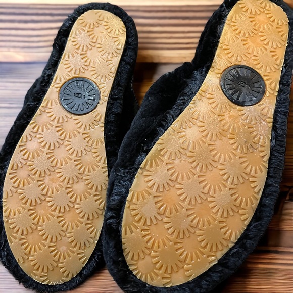 Ugg Fluff Yeah Slide, wedge slipper/sandal. Black, size 8. - Picture 6 of 7